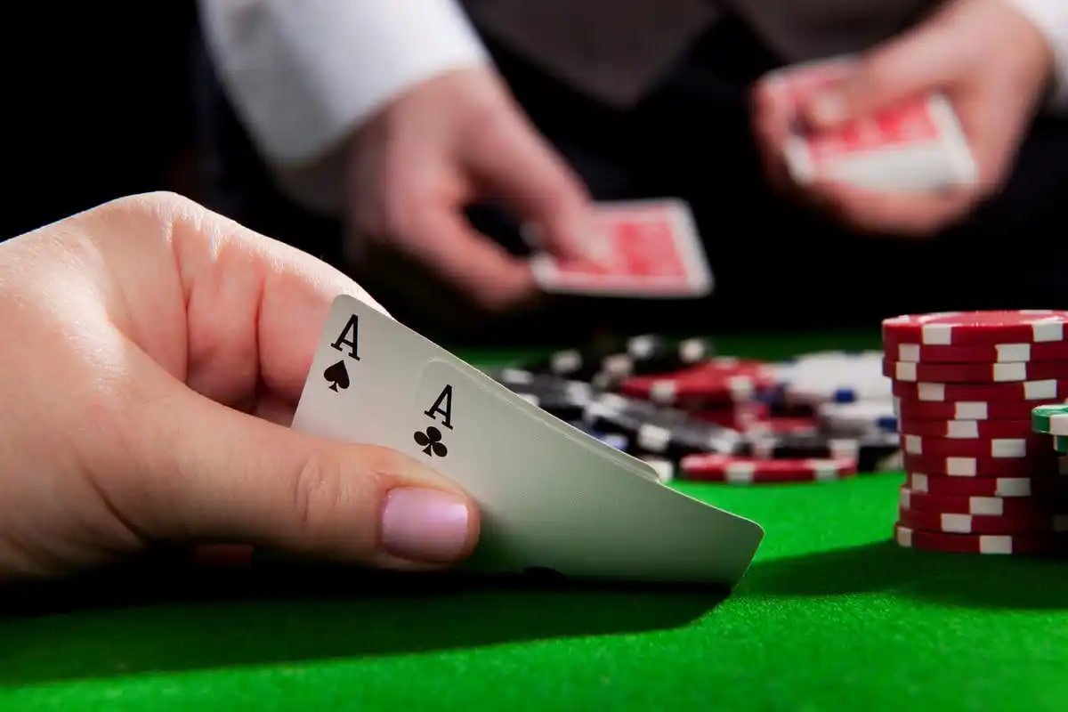 Live Baccarat Dealer ကတ်ဖြန့်ပြနေသော မျက်နှာပြင်